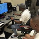 Jazzworx – Uzizwa Kanjani